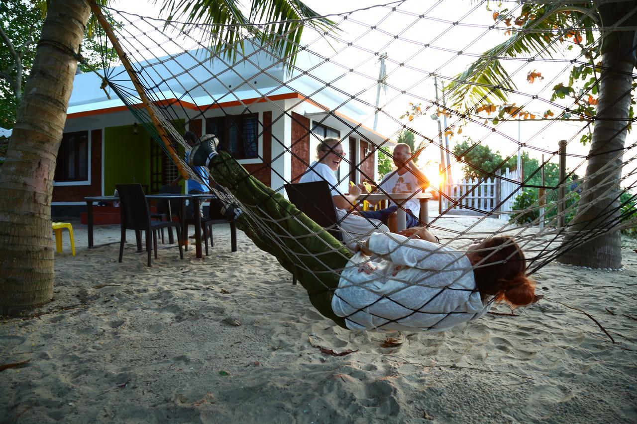 Funky Art Beach House Alappuzha Luaran gambar
