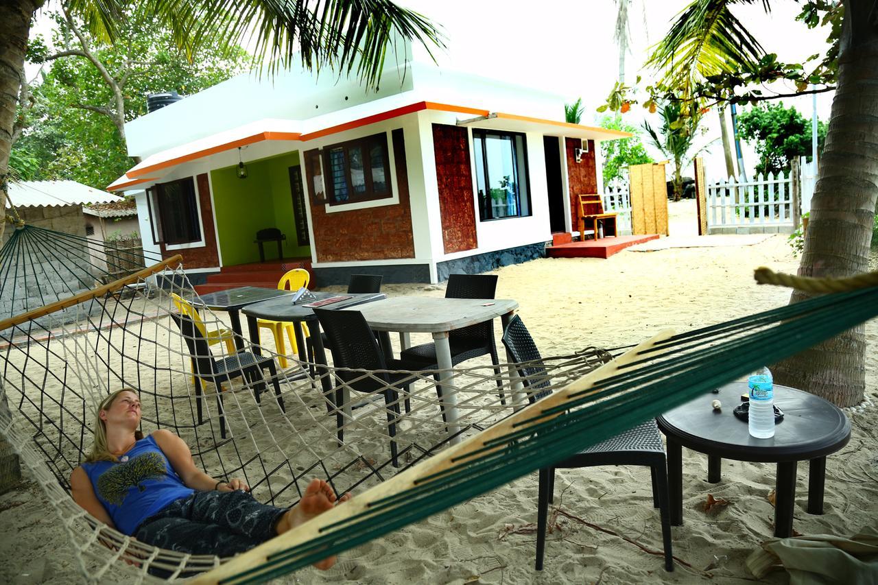 Funky Art Beach House Alappuzha Luaran gambar